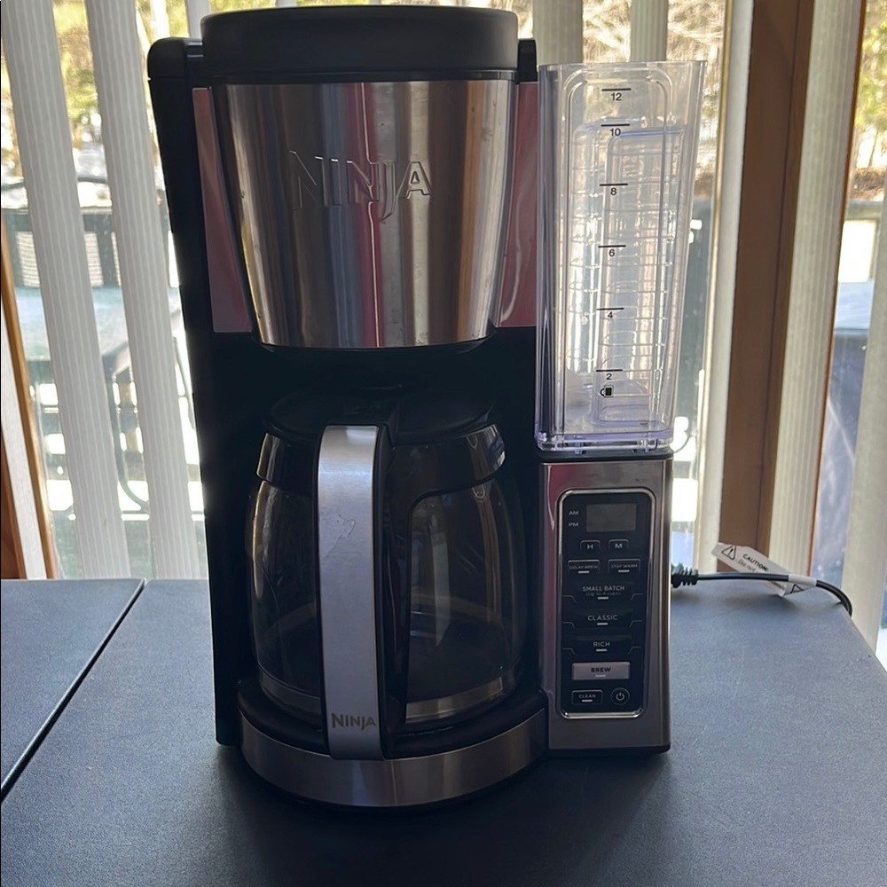 NINJA 12-Cup Stainless Steel Black Coffee Maker Glass Carafe